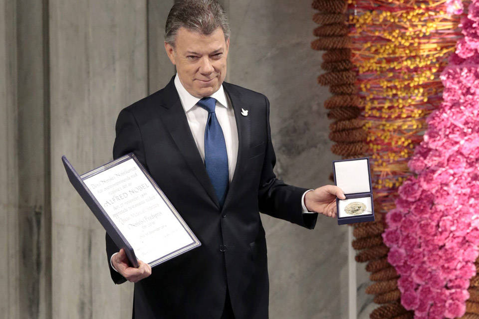 Juan Manuel Santos-Recibe Premio Nóbel de la Paz Colomb