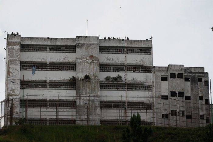 Desaparecidos dos sargentos detenidos en Ramo Verde por alzamiento en Cotiza