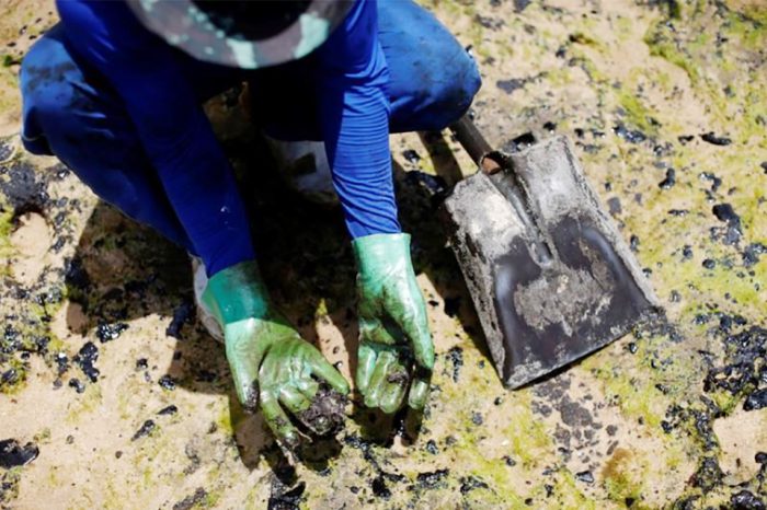 El gobierno de Brasil confirmó que el crudo que contaminó las playas de ese país fue extraído en Venezuela. Las causas aún son inciertas