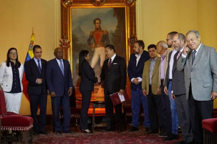 Dialogo-oposición-minoritaria-y-gobierno