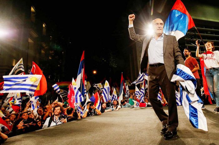 Martínez y Lacalle disputarán Presidencia de Uruguay en segunda vuelta