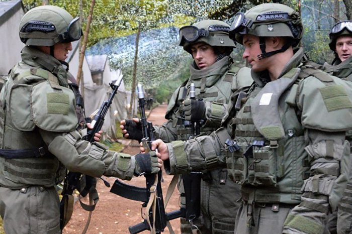 Maduro usa el elemento de los militares rusos como un trolling el contexto de la confrontación con occidente, dice politólogo Víktor Jéifets