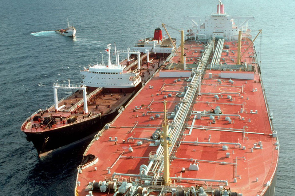 China lucha por reemplazar barriles. Las importaciones chinas de traslados de barco a barco aumentaron en septiembre. Según expertos, es muy probable que este crudo sea Venezolano petróleo