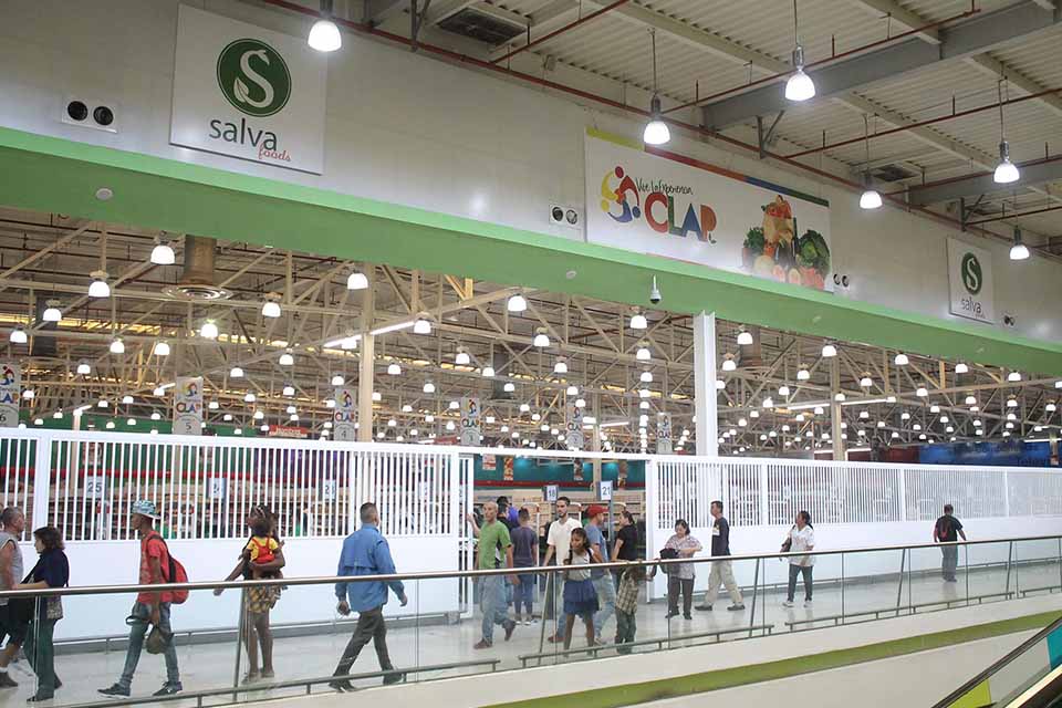 Maduro "surfea" las sanciones de EEUU