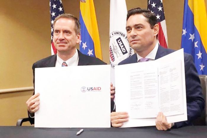 Usaid suscribe acuerdo de cooperación por $98 millones con Guaidó, quien aseguró que le permitirán a su equipo trabajar más eficientemente