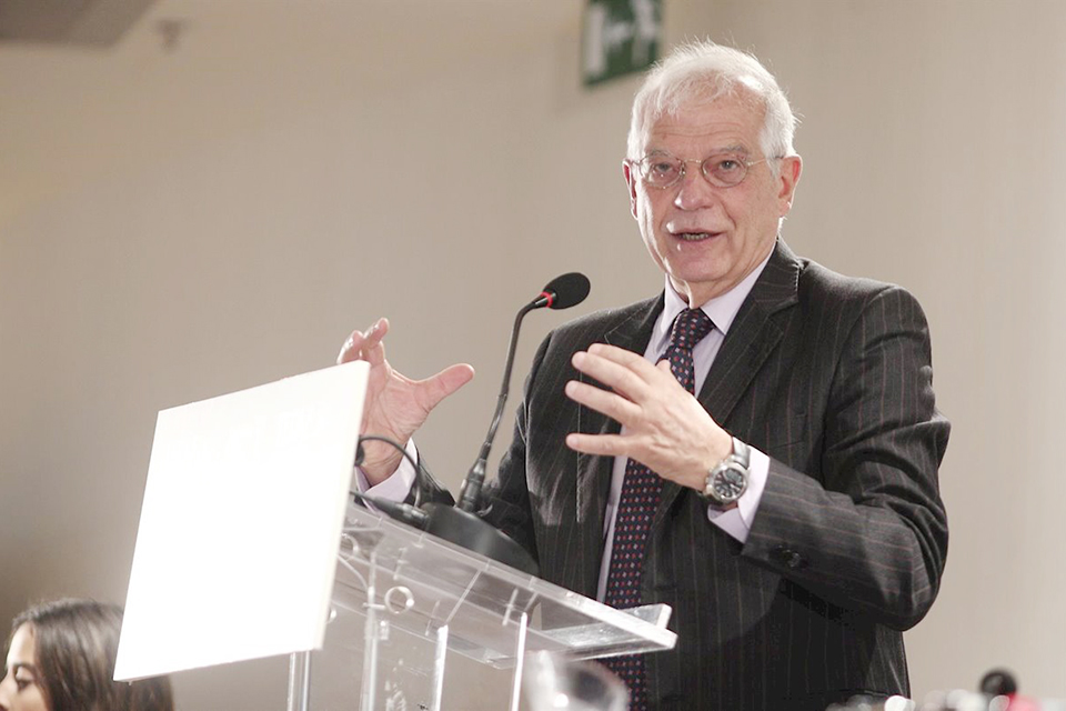 Josep Borrell se pregunta "¿de dónde diablos ha salido la leyenda urbana de sanciones de EEUU a España?" por el apoyo de España Maduro