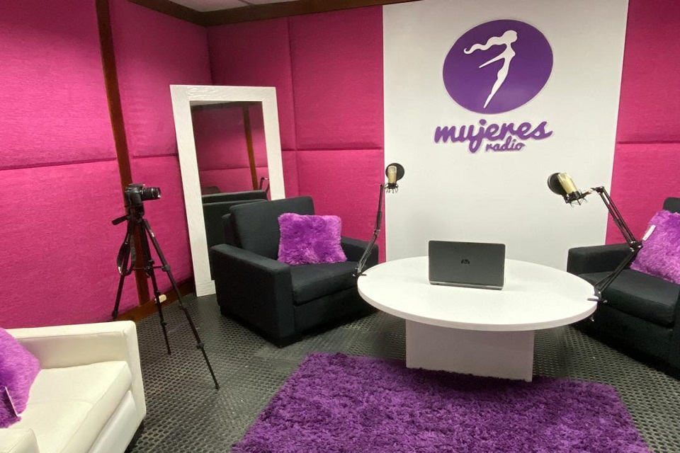 Mujeres Radio