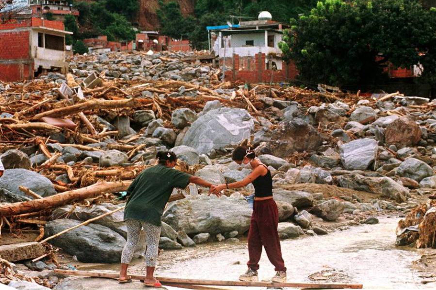 Deslave de Vargas Tragedia 003 agua
