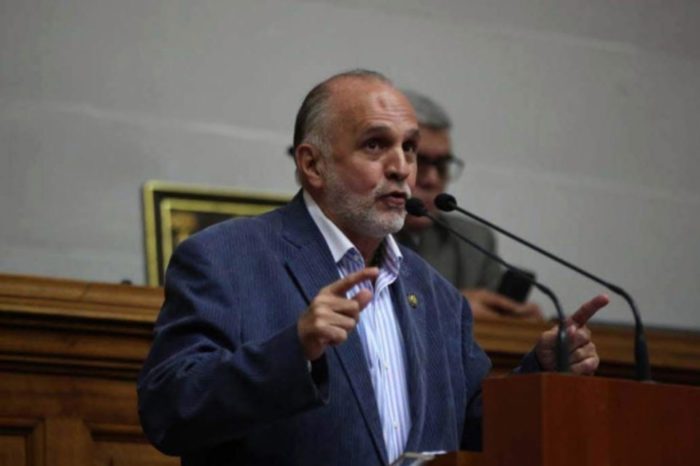 Ismael León
