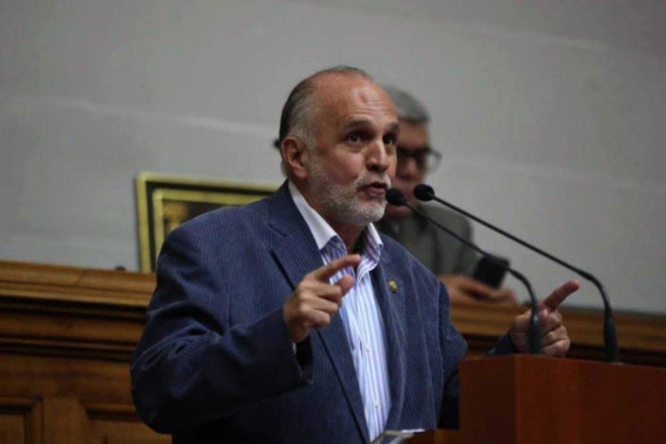 Ismael León