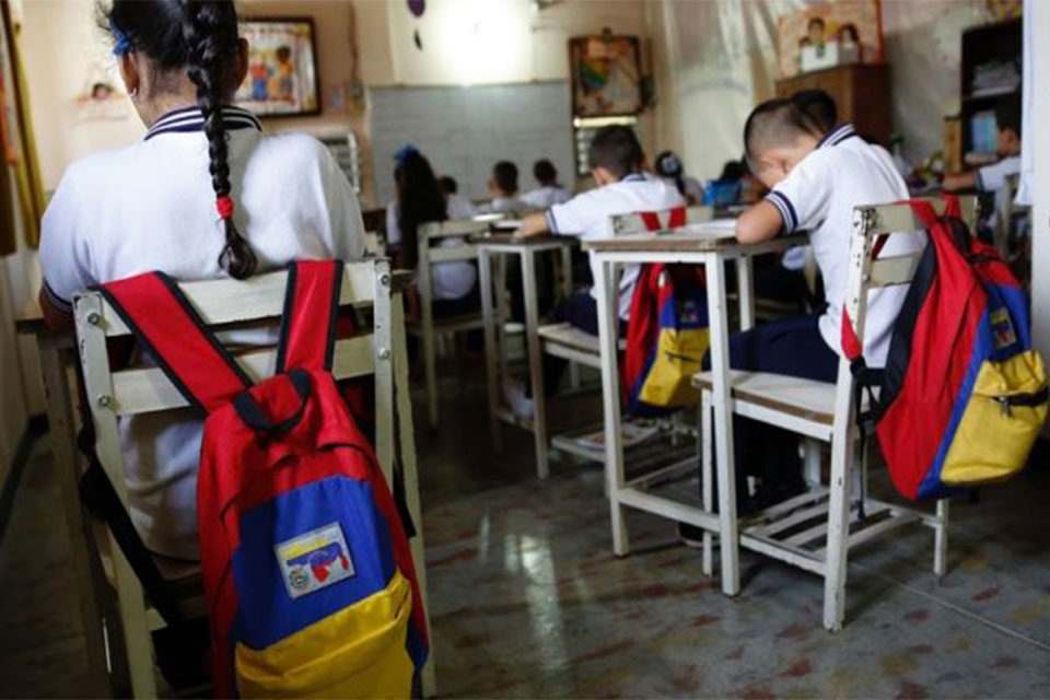 escuelas, programas educativos Bricomiles
