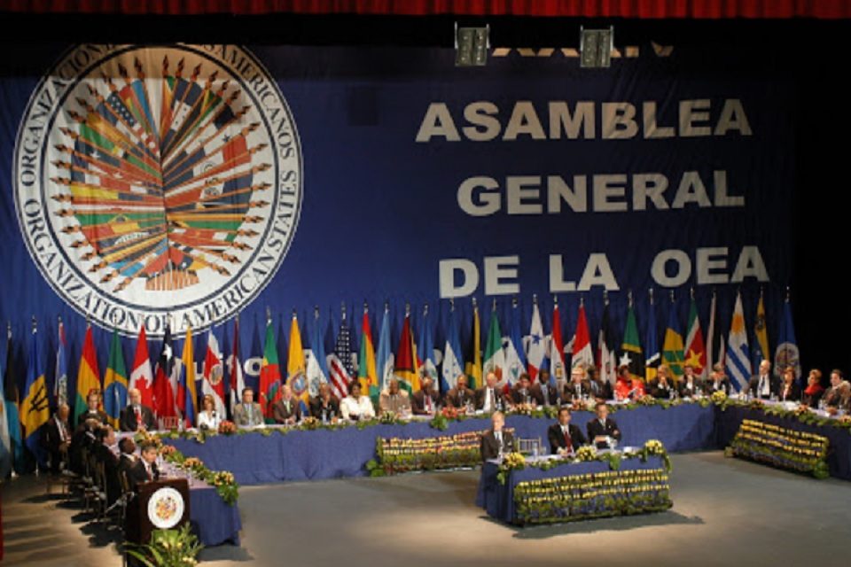 OEA.