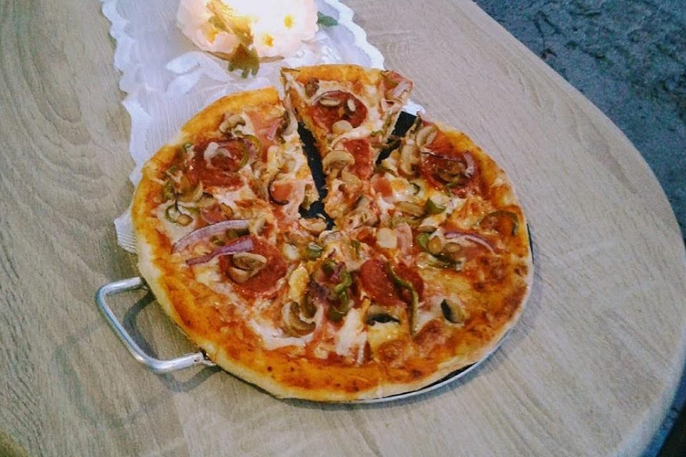 PIZZA.