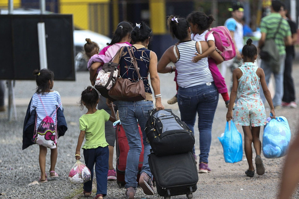 pariendo - Niños Fundación Simón Bolívar mujeres dejadas atrás