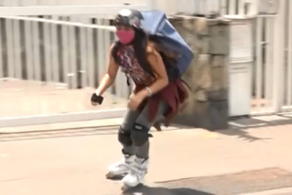 Patinadora delivery medicinas Caracas