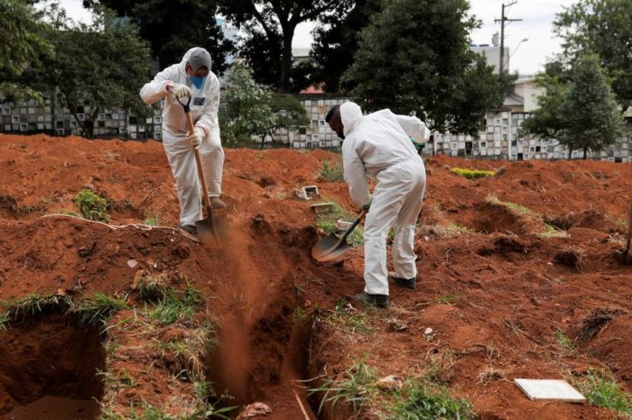 Brasil supera las 122 mil muertes por coronavirus y crecen los contagios