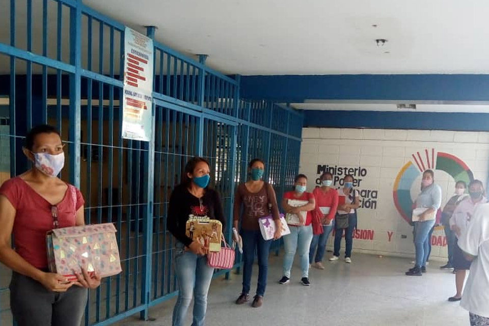 Órdenes de zonas educativas contrarían la cuarentena, pero resuelven fallas de conectividad