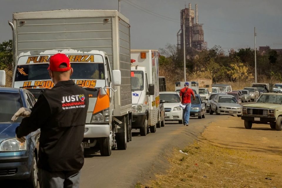 colas suministro-de-gasolina-en-bolivar