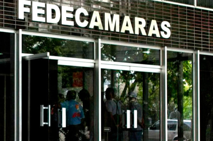Alonso Moleiro: Después de destruirlo, oficialismo busca salvación en el empresariado