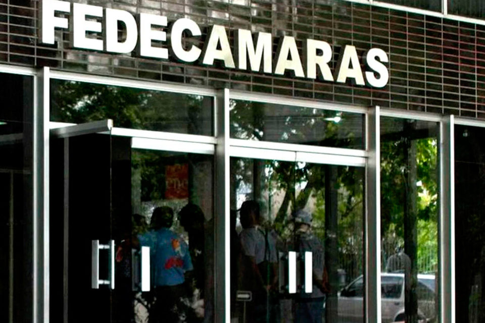 Alonso Moleiro: Después de destruirlo, oficialismo busca salvación en el empresariado