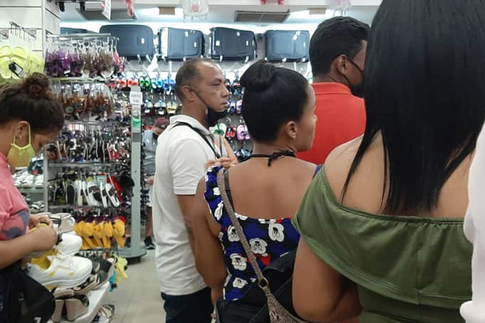 Comerciantes se saltan la flexibilización porque el hambre no entiende de cuarentena