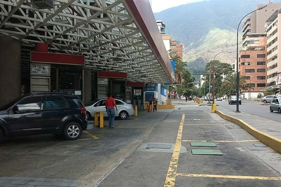 Estación de Servicio Parque Cristal