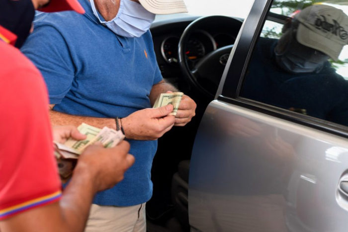 Encuesta gasolina en dólares