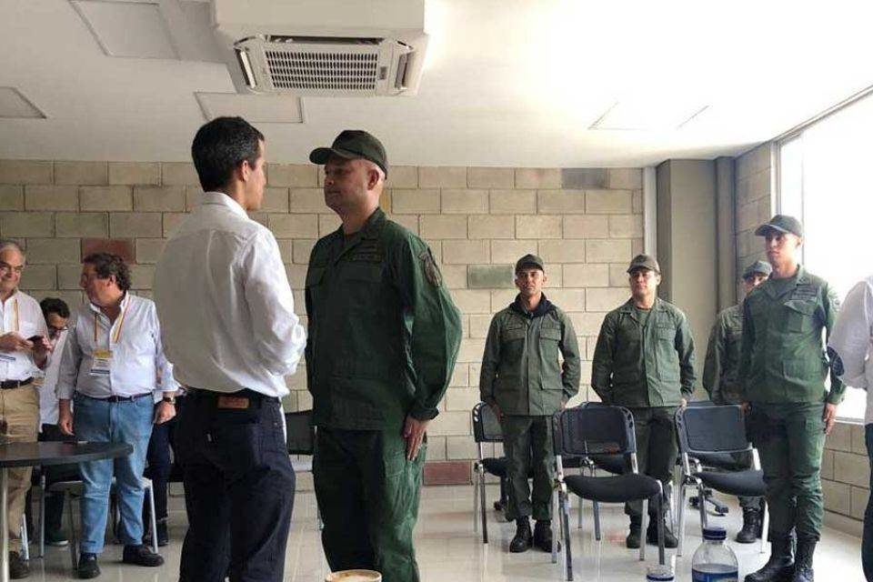 Guaido-militares-colombia mayor