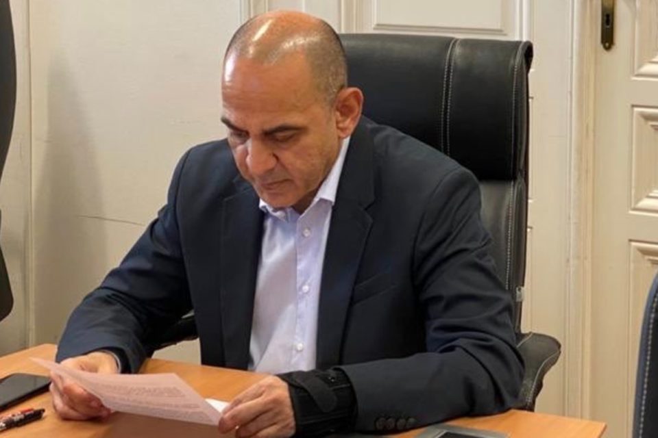 Jesse Chacon ayuda humanitaria