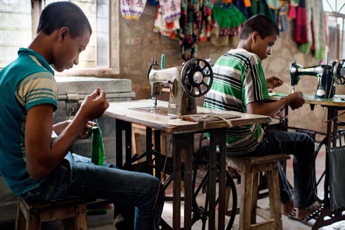 niños trabajando tovar