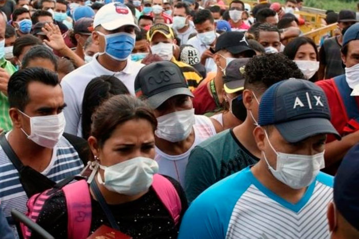 Repatriados que protestan en los refugios son amenazados por la guerrilla