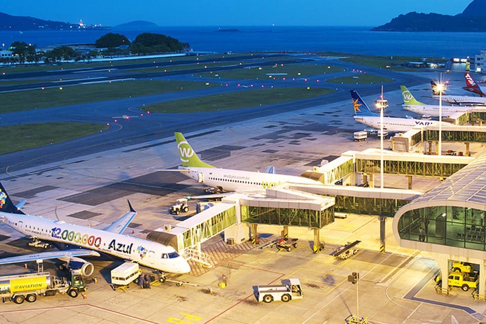 Industria espera reactivación de vuelos nacionales tráfico aéreo
