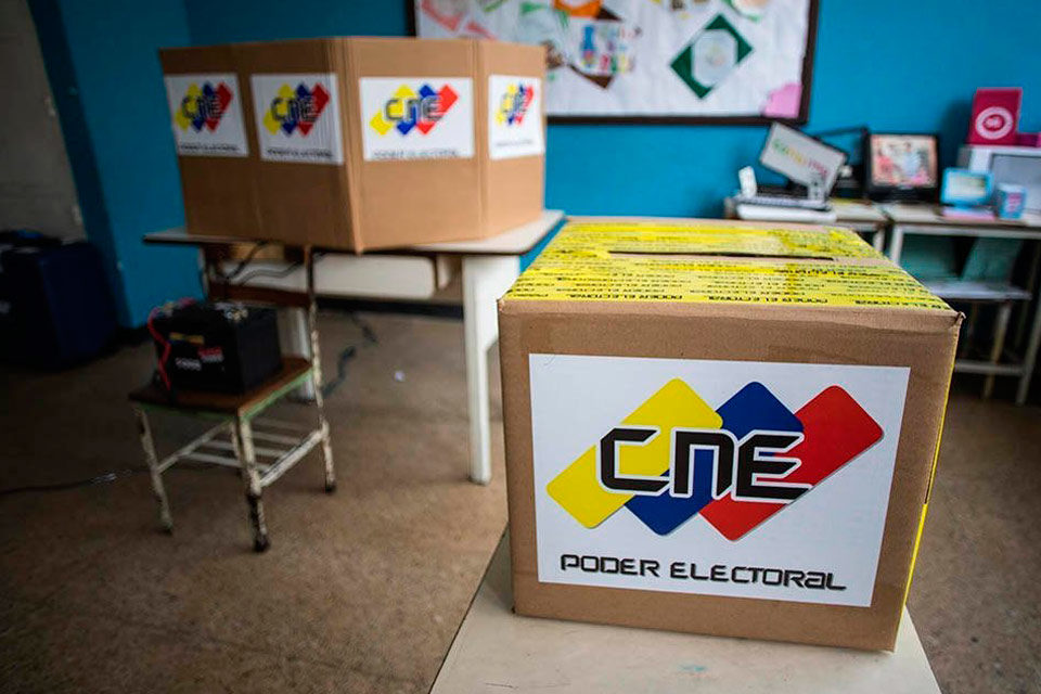 Las parlamentarias fuera de la caja