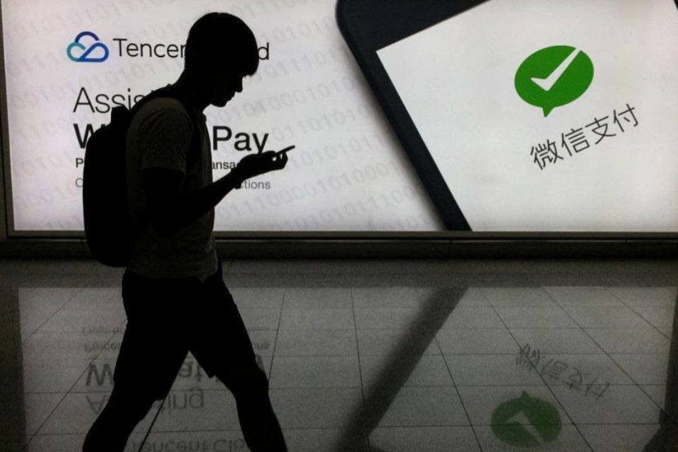 China amenaza con un boicot a Apple si EEUU bloquea WeChat
