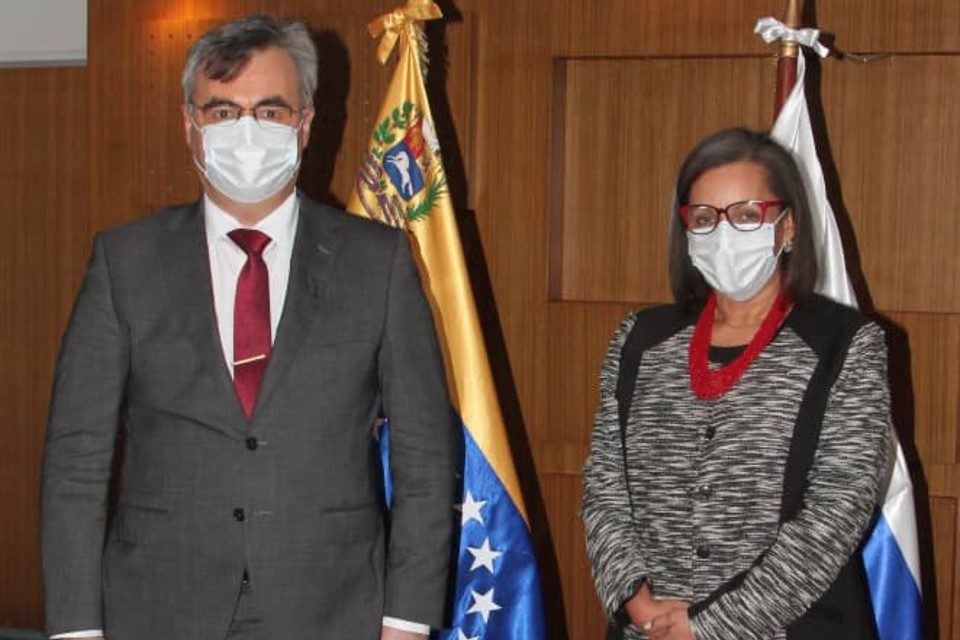 CNe Indira Alfonzo embajador Rusia