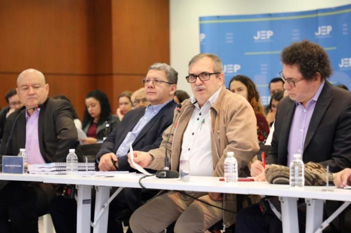 Excomandantes de las FARC pidieron perdón por secuestros en Colombia
