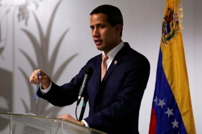 No es serio en política decir una cosa y hacer otra