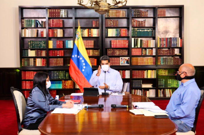 Maduro vacunación