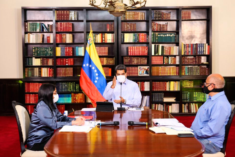 Maduro vacunación