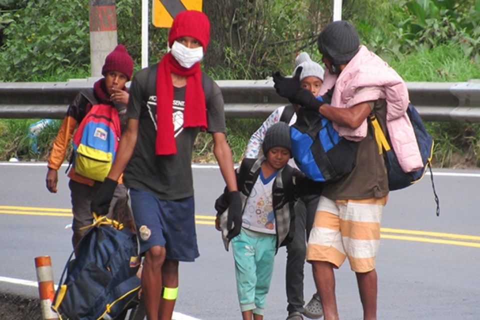 Más de la mitad de los cinco millones de venezolanos en el exterior están indocumentados