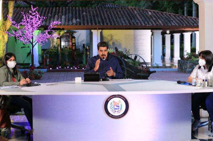 Nicolás Maduro propone consultar decisiones parlamentarias a comunas