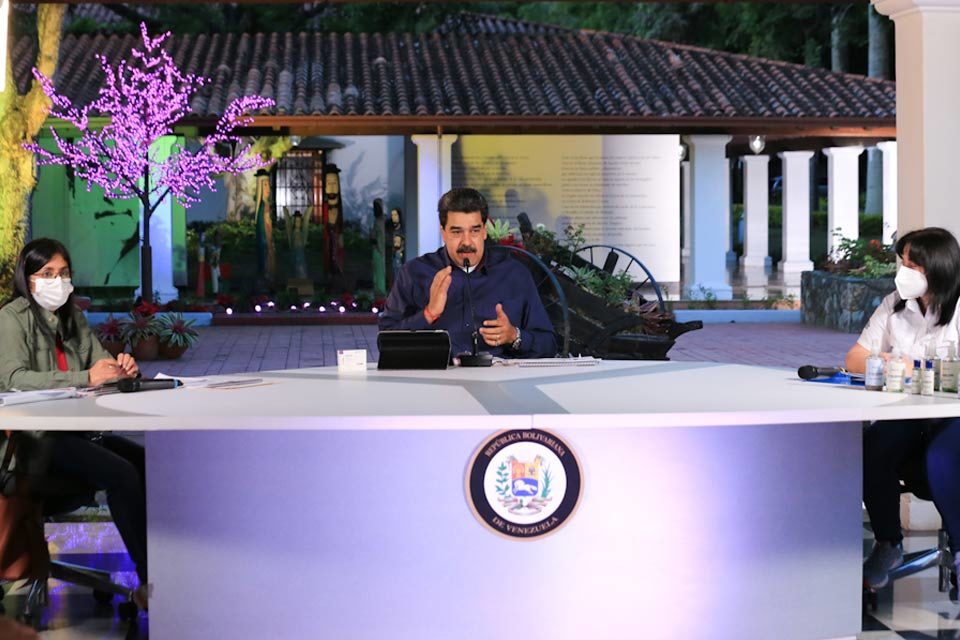 Nicolás Maduro propone consultar decisiones parlamentarias a comunas