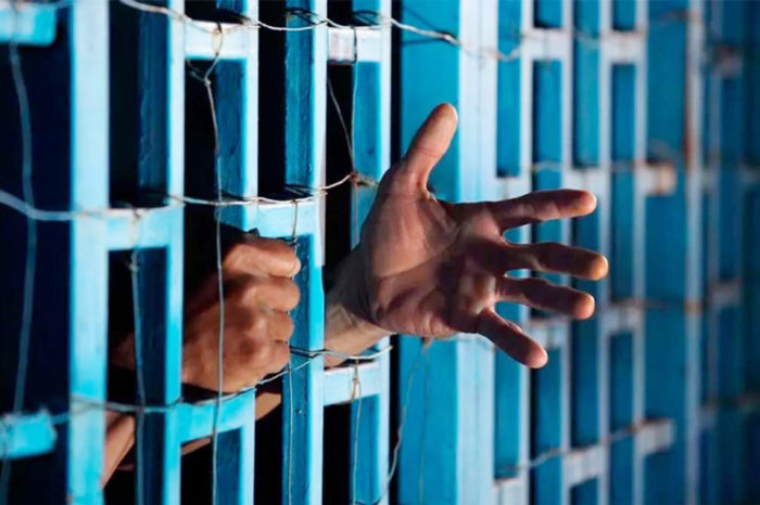 UVL - detenidos requisas