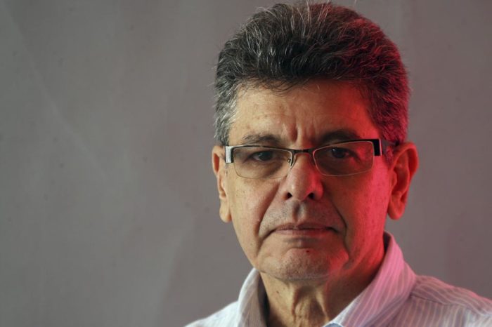 Francisco Olivares: La medicina cubana no se usó para curar el cáncer de Chávez