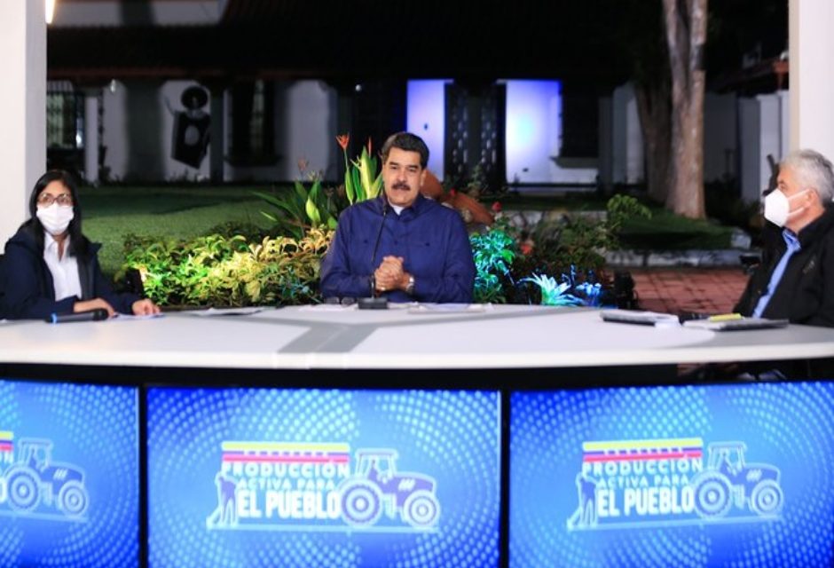 Maduro debates canales de televisión