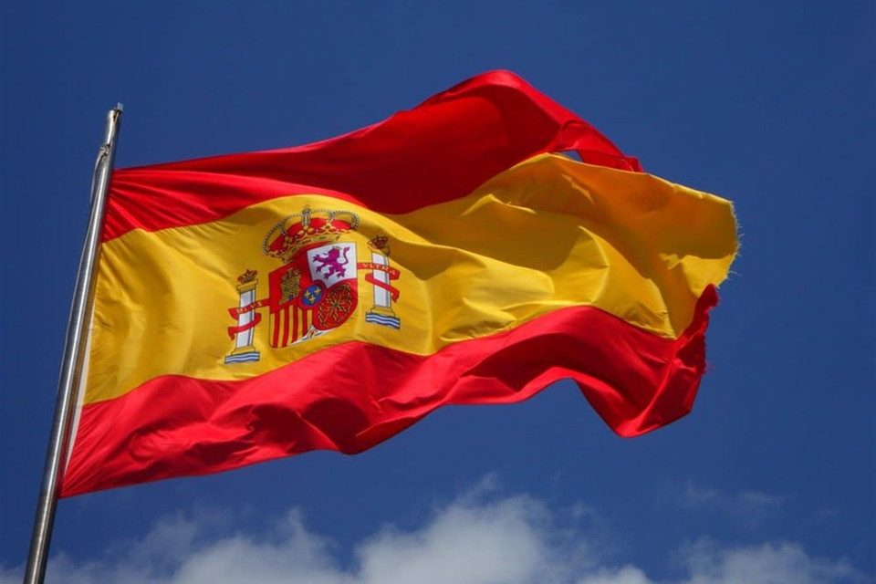bandera España Plus Ultra Islandia. Ciudadano español