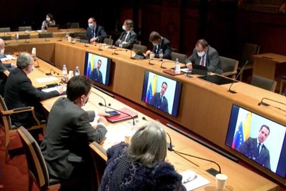 Guaidó senado francés
