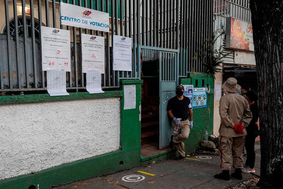 Elecciones del 6D fueron el reflejo de una democracia agonizante