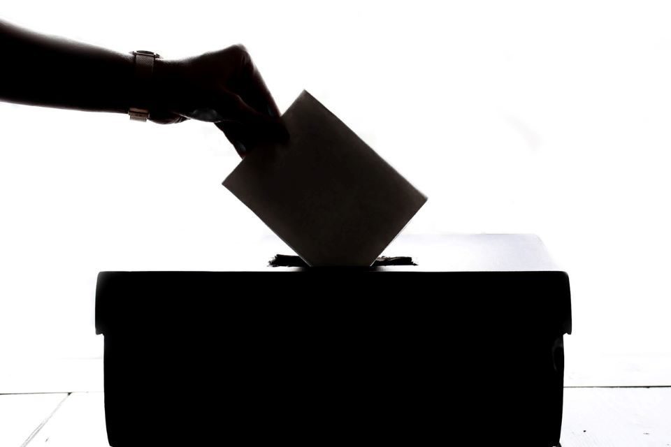 votar