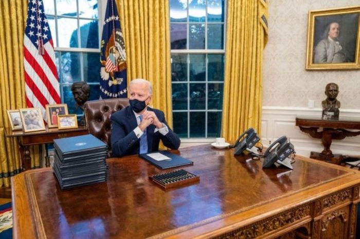 Biden recibirá más refugiados en EEUU